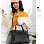 Women's Large-capacity Retro Tote Bag Simple Crossbody Bag