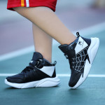 Children's sports shoes