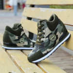 Camouflage sports shoes