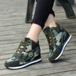 Camouflage sports shoes