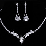 The bride simple crystal diamond jewelry set chain chain set bride wedding fashion necklace set of two pieces of glass stones