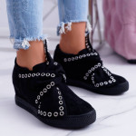 Women's casual shoes with rivets